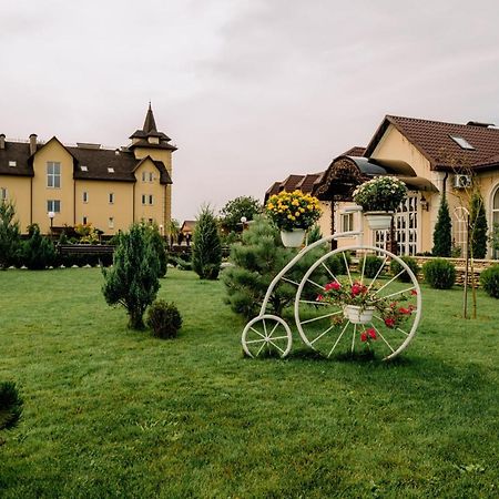 Готельно-Ресторанний Комплекс Прованс Парк Potjayiv Exteriör bild