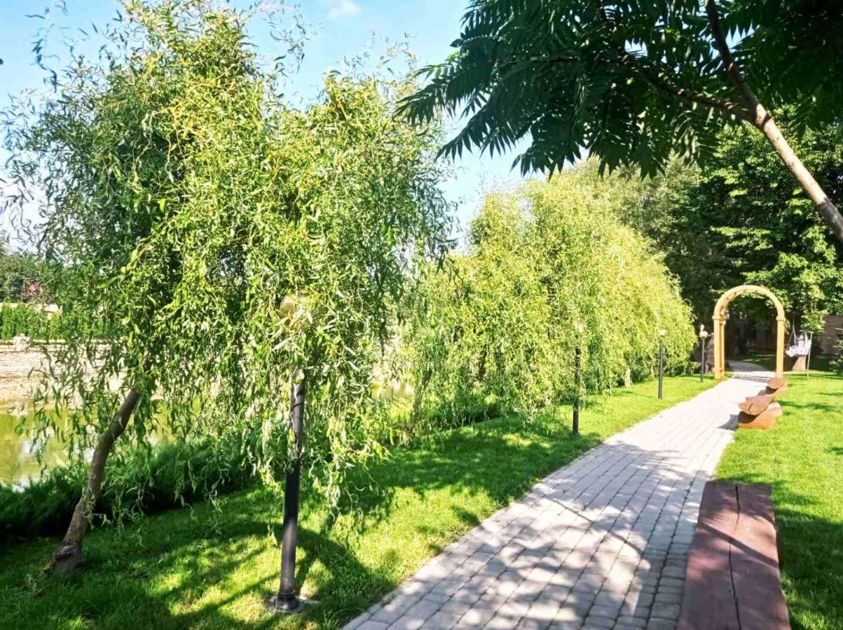 Готельно-Ресторанний Комплекс Прованс Парк Potjayiv Exteriör bild