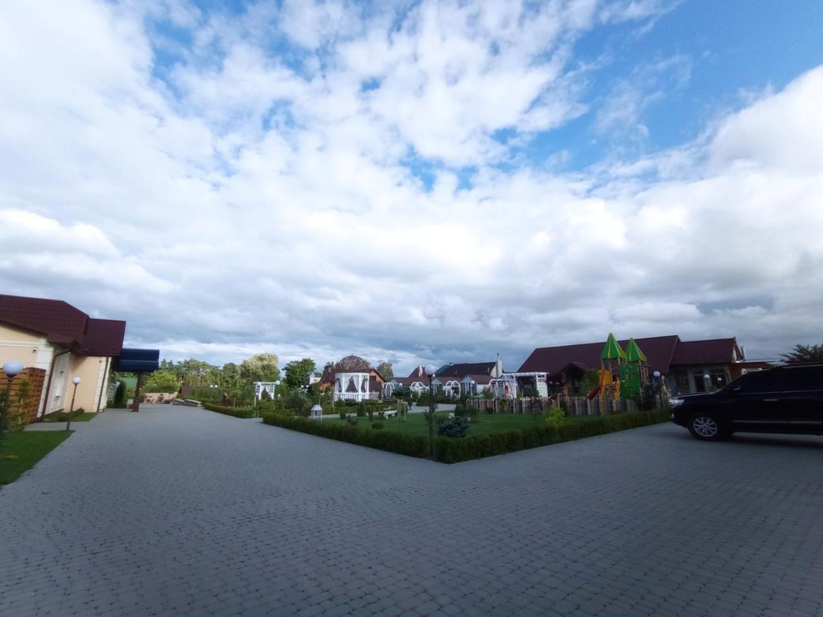 Готельно-Ресторанний Комплекс Прованс Парк Potjayiv Exteriör bild